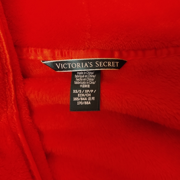 Victoria's Secret Logo Short Cozy Robe - Picture 5 of 6